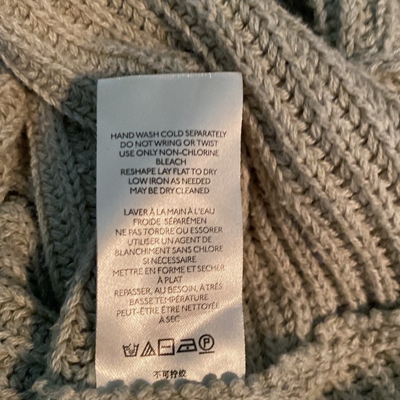 Freepeople Sweater Oatmeal color, short fringe detailing around v neck & sleeves - Picture 7 of 10